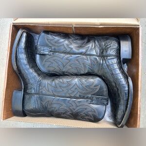 Cavender’s Black Crocodile Pattern Men's Boots